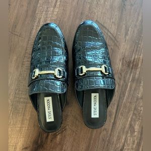 Steve Madden Black Patent Croc Horse Bit Loafers - size 8.5 (runs small)